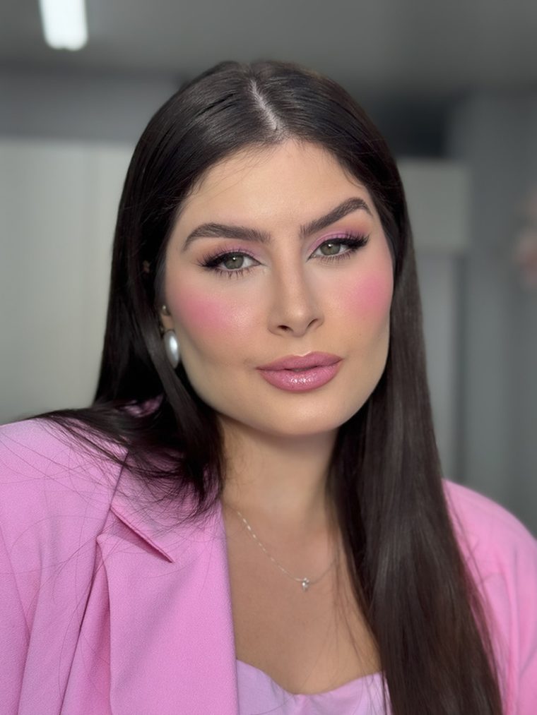 Maquiagem em tons rosé